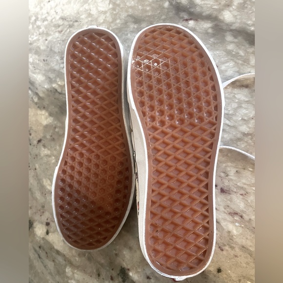 Vans with flowers - Picture 5 of 6